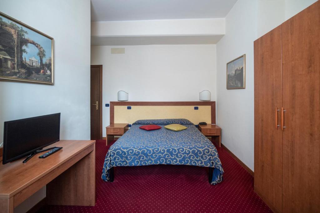 Hotel Italia & Lombardi Монтефьясконе Экстерьер фото