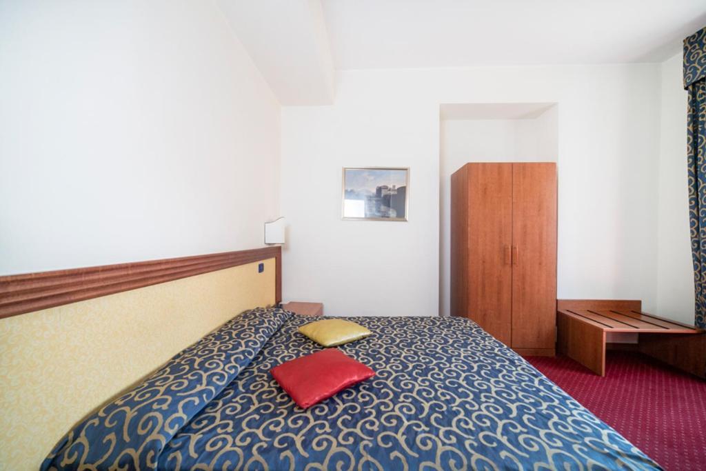 Hotel Italia & Lombardi Монтефьясконе Экстерьер фото