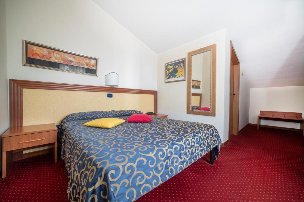 Hotel Italia & Lombardi Монтефьясконе Экстерьер фото