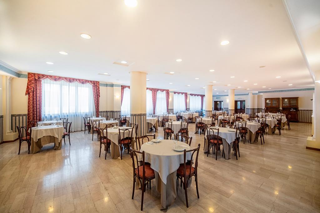 Hotel Italia & Lombardi Монтефьясконе Экстерьер фото
