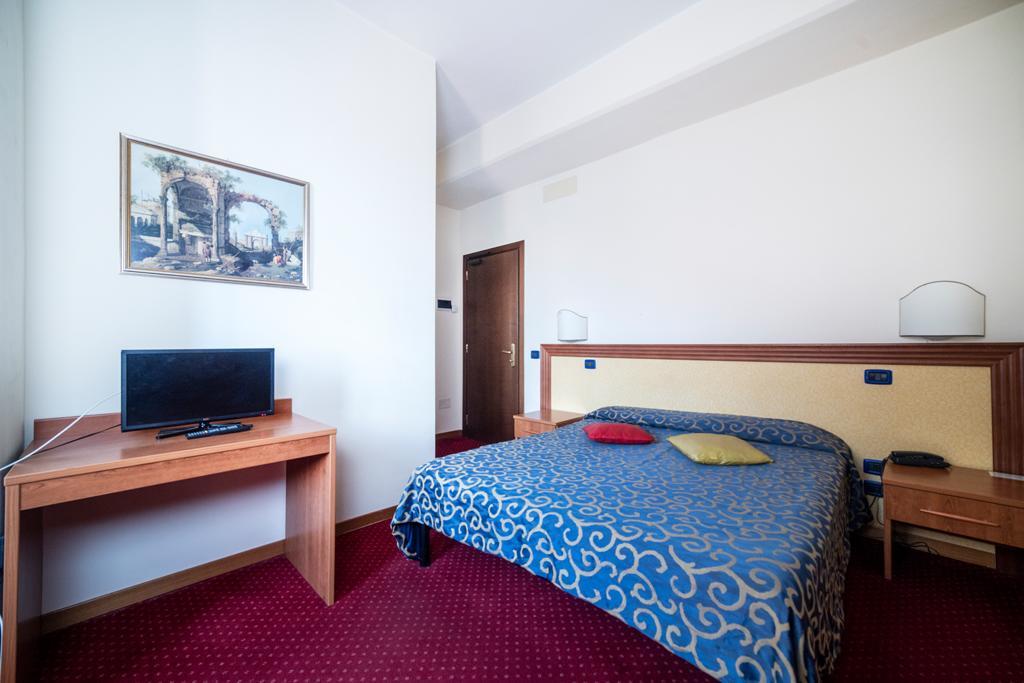Hotel Italia & Lombardi Монтефьясконе Экстерьер фото