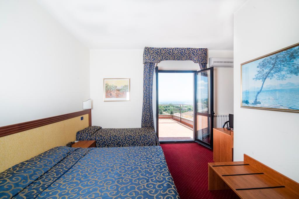 Hotel Italia & Lombardi Монтефьясконе Экстерьер фото