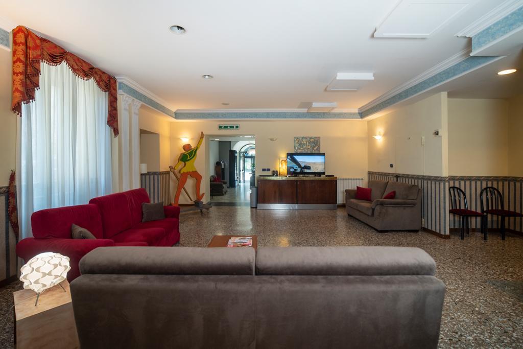 Hotel Italia & Lombardi Монтефьясконе Экстерьер фото